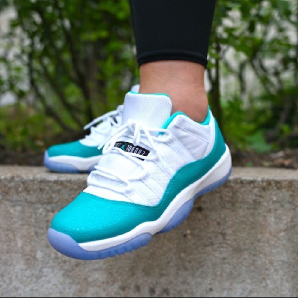 Air Jordan 11 retro low 4y aqua